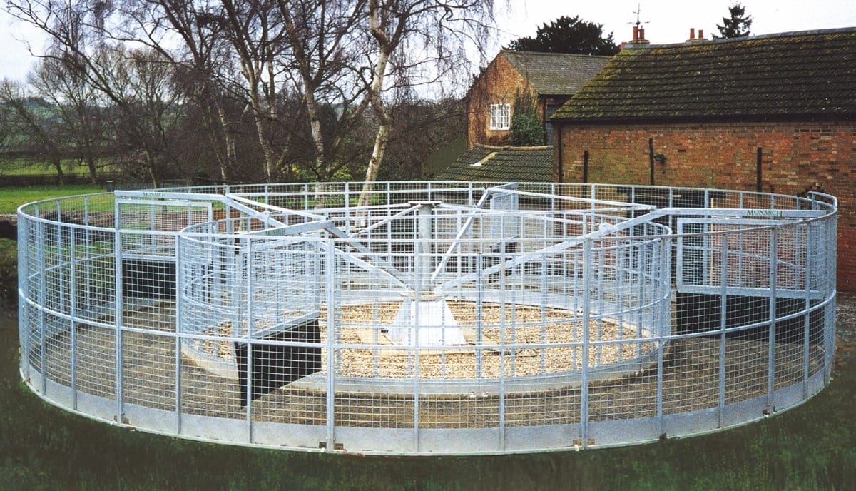 The Royal Walker Monarch Equestrian Horse Walkers